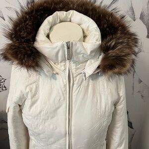 NILS Women’s Insulated Ski Jacket
Fox trim on Hood (detachable)
Size 6